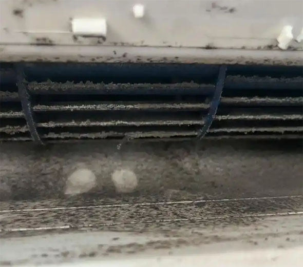 宝塔空调吹的风有股烧焦味是怎么回事